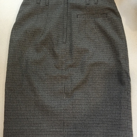 Button front skirt - Picture 2 of 2